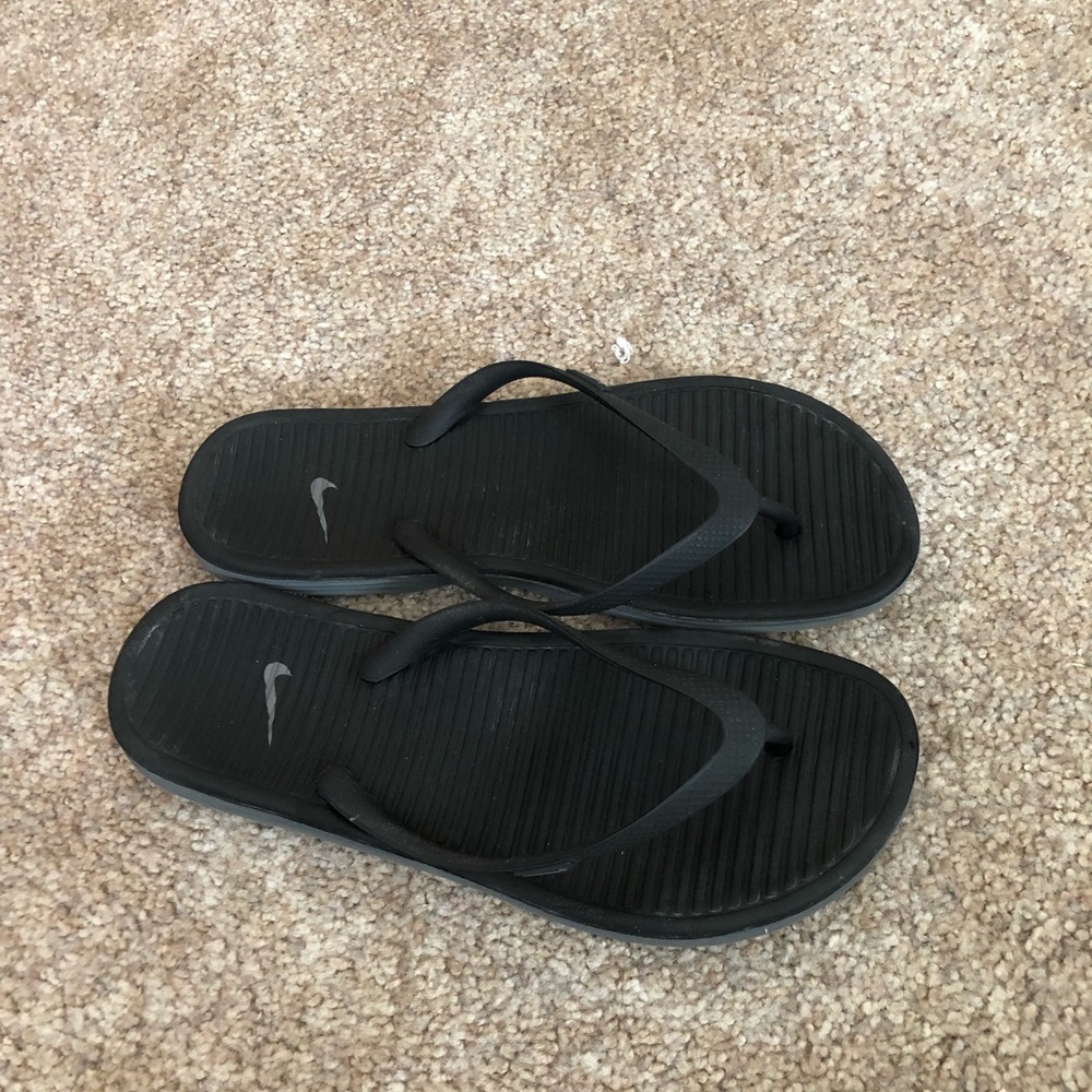 Nike flip flops